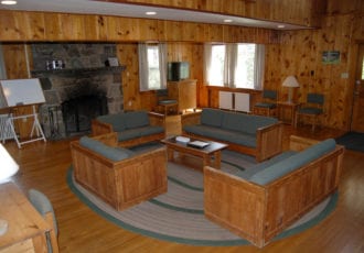 Laurel Mountainside lodge social space.